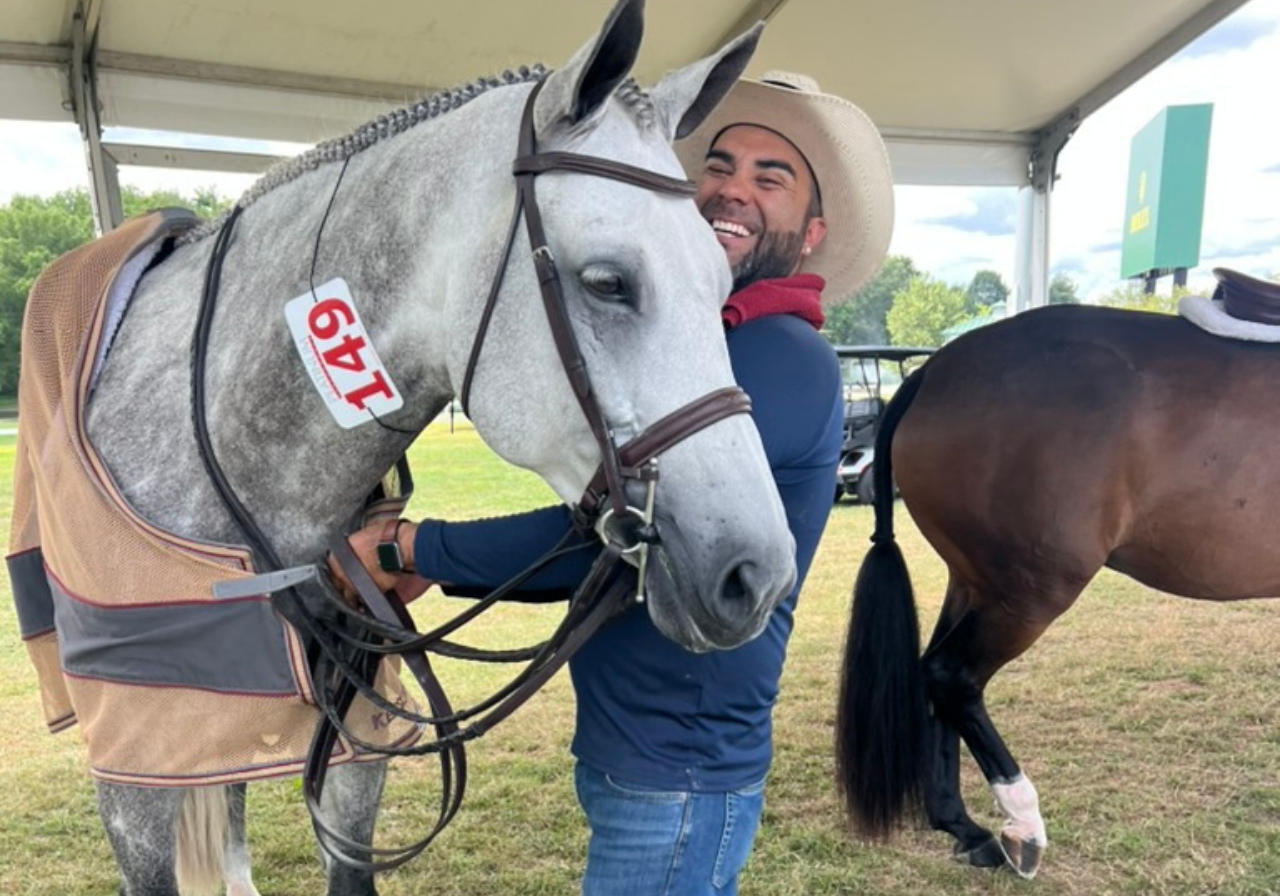 Pete Grooming for AO Hunter Rider at Horse Show
